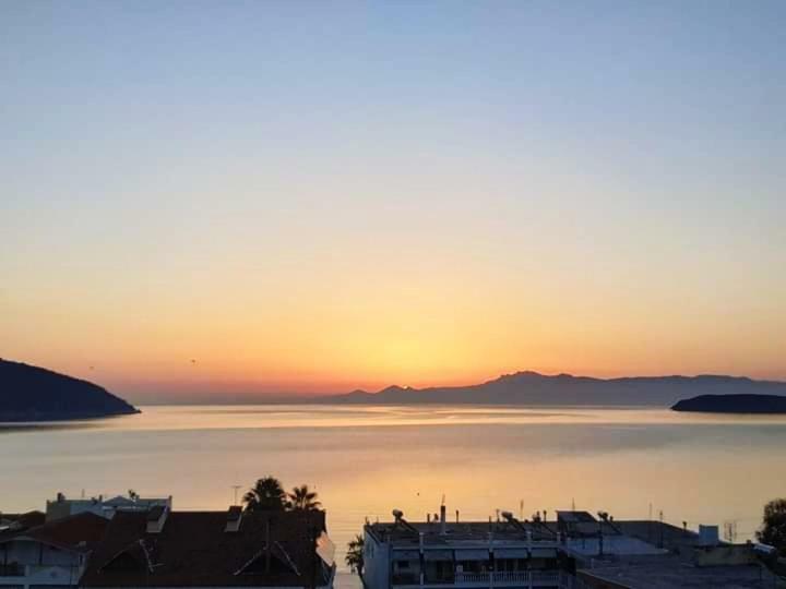 Sea And Sky Apartment Néa Péramos Bagian luar foto